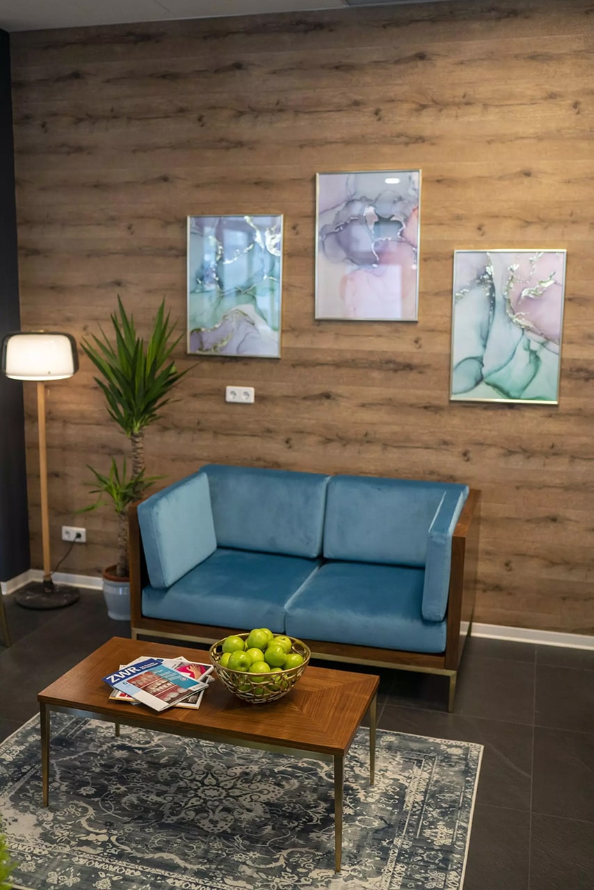 Wartezimmer bei dental gallery in Berlin Neukölln